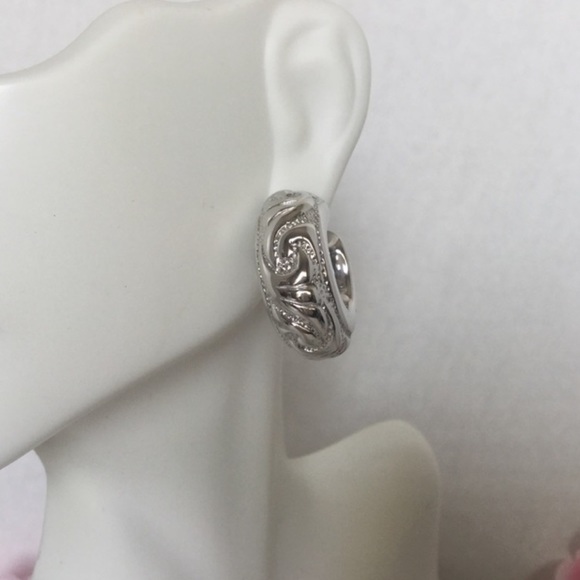 18k GOLD HOOP EARRINGS - Picture 8 of 8